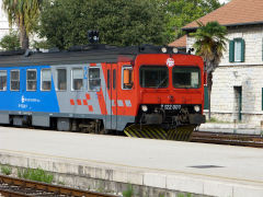 
'7122 001' at Split Station, Croatia, September 2011